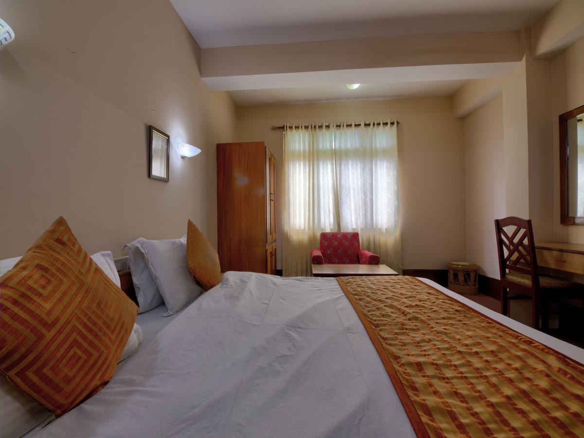 Oyo 13521 Sudhriti Hotel Сіліґурі Екстер'єр фото