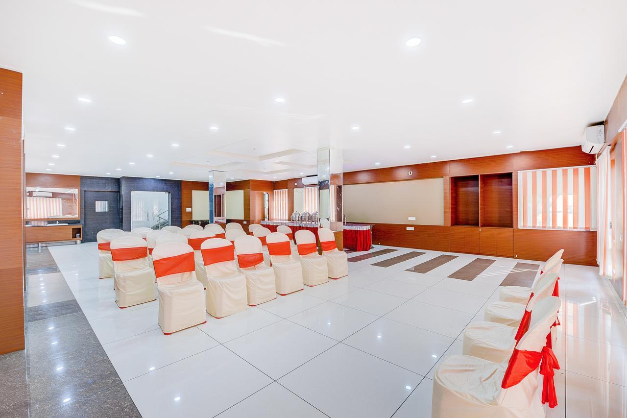 Oyo 13521 Sudhriti Hotel Сіліґурі Екстер'єр фото